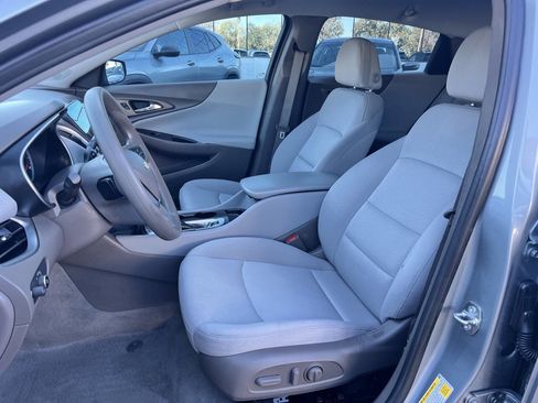 Used 2023 Chevrolet Malibu LS image 19