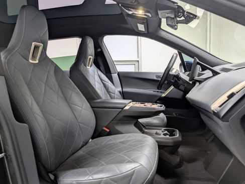 Used 2024 BMW iX xDrive50 w/ Premium Package AWD/4WD image 27