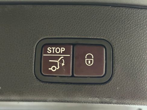 Used 2018 Mercedes-Benz GLS 450 4MATIC image 21
