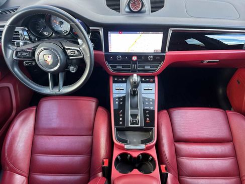 Certified 2022 Porsche Macan S image 6