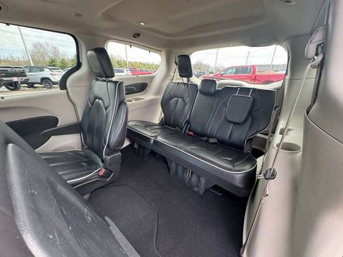 Used 2023 Chrysler Pacifica Limited FWD image 21