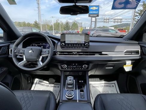 Used 2025 Mitsubishi Outlander SEL Black Edition image 3