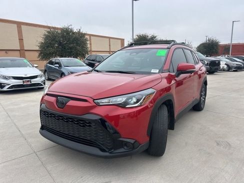 Used 2024 Toyota Corolla Cross SE image 7