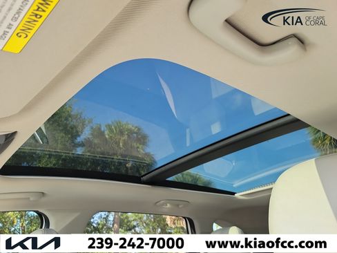Certified 2024 Kia Sorento S w/ Panoramic Sunroof Package FWD image 21