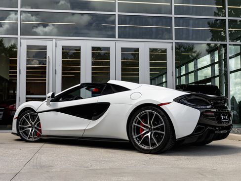 Used 2019 McLaren 570S Spider image 37