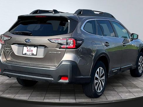 Used 2024 Subaru Outback Premium AWD/4WD image 6