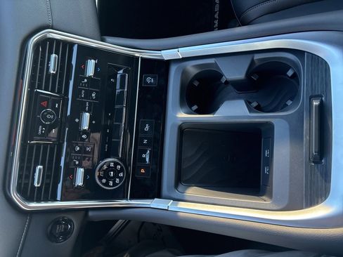 New 2025 Nissan Armada SL w/ Captain's Chari Seat Package AWD/4WD image 18
