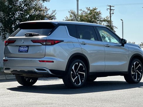 Used 2024 Mitsubishi Outlander SE image 4
