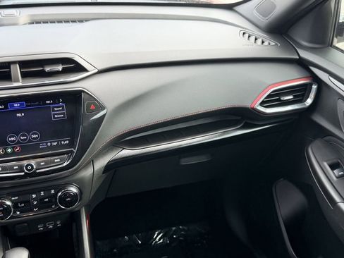 Used 2023 Chevrolet TrailBlazer RS w/ Sun and Liftgate Package image 17