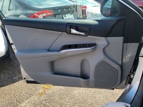 Used 2012 Toyota Camry XLE image 11