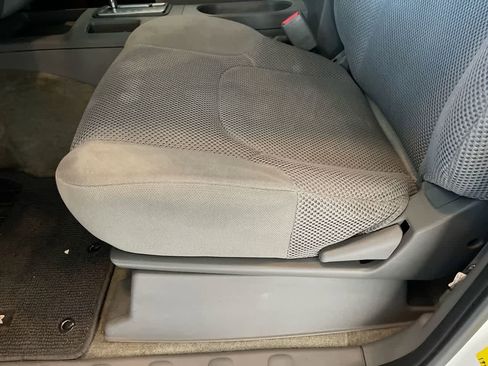 Used 2017 Nissan Frontier SV image 12