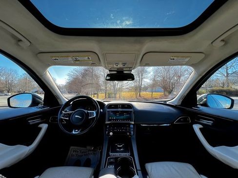 Used 2017 Jaguar F-PACE R-Sport image 27