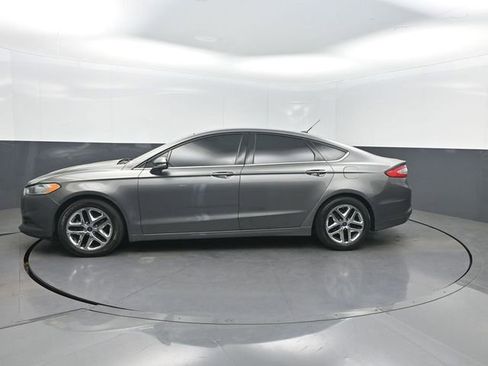 Used 2014 Ford Fusion SE image 2