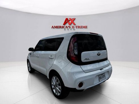 Used 2018 Kia Soul + image 3