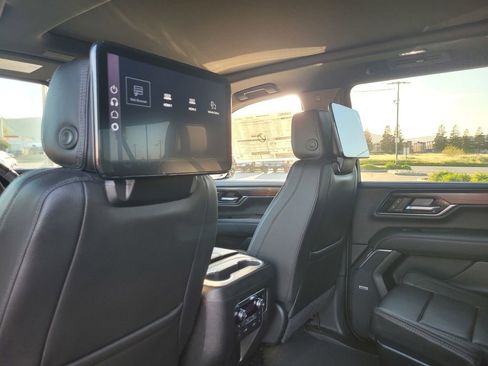 New 2026 GMC Yukon XL Denali w/ Denali Reserve Package AWD/4WD image 9