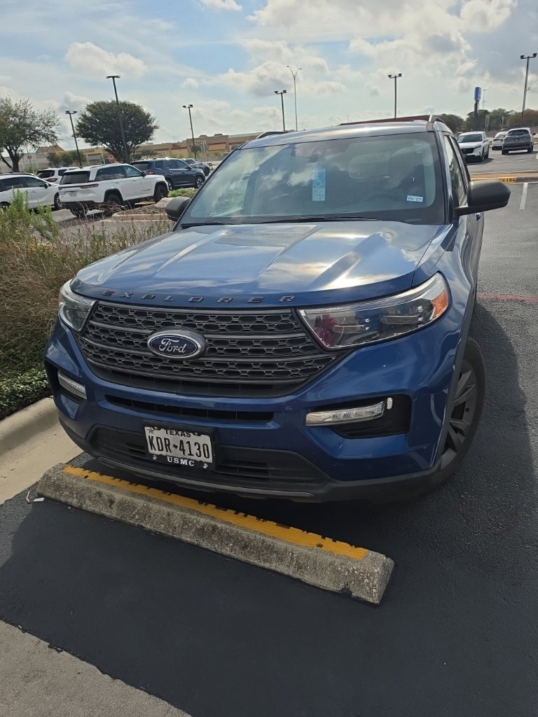 Used 2021 Ford Explorer XLT w/ Equipment Group 202A RWD image 3