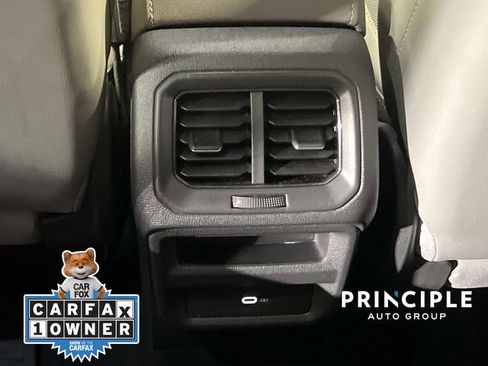 Certified 2022 Volkswagen Taos SE w/ Panoramic Sunroof Package image 27