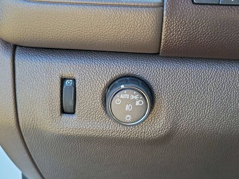 Used 2022 GMC Canyon Denali RWD image 29