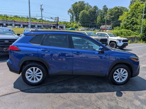 Used 2023 Toyota Corolla Cross LE w/ Moonroof Package AWD/4WD image 10