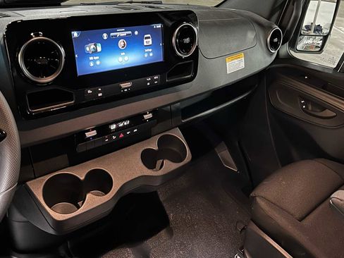 Used 2025 Mercedes-Benz Sprinter 2500 image 29