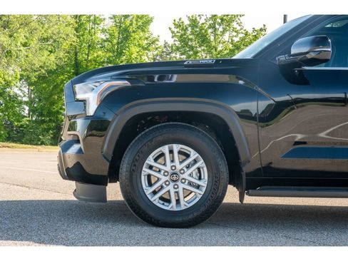 Used 2025 Toyota Sequoia SR5 AWD/4WD image 10