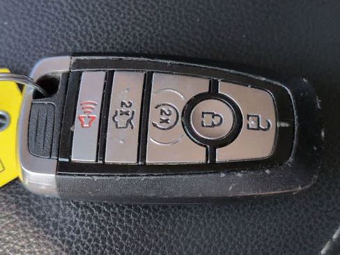 Used 2018 Ford Fusion SE w/ Fusion SE Technology Package FWD image 32