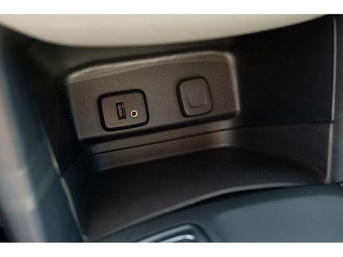 Used 2018 Chevrolet Equinox LT FWD image 27