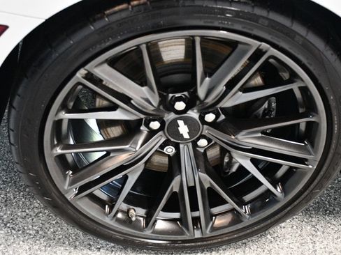 Used 2018 Chevrolet Camaro ZL1 RWD image 22
