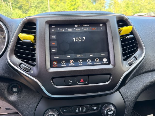 Used 2020 Jeep Cherokee Trailhawk AWD/4WD image 21