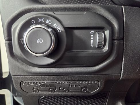 Used 2026 Jeep Wrangler Unlimited Rubicon AWD/4WD image 17