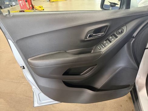 Used 2019 Chevrolet Trax LT w/ Driver Confidence Package FWD image 25