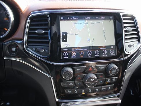 Used 2020 Jeep Grand Cherokee Overland image 4