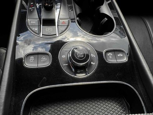 Used 2017 Bentley Bentayga image 31