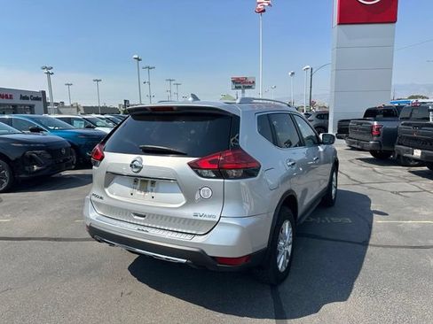Used 2017 Nissan Rogue SV AWD/4WD image 11