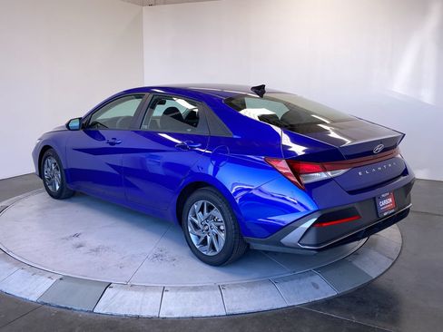 Used 2024 Hyundai Elantra SEL FWD image 3