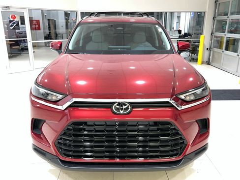 New 2026 Toyota Grand Highlander XLE image 3