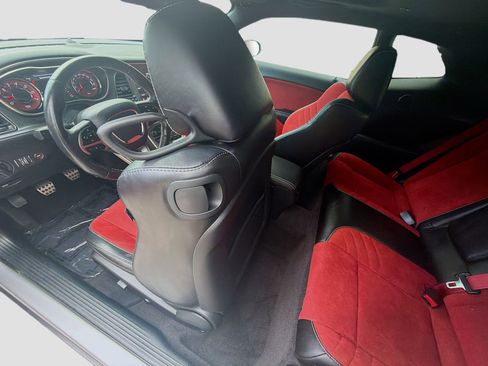Used 2017 Dodge Challenger SRT Hellcat RWD image 21