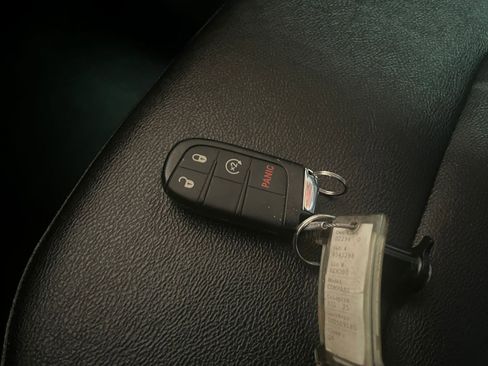 Used 2025 Jeep Compass Limited AWD/4WD image 21