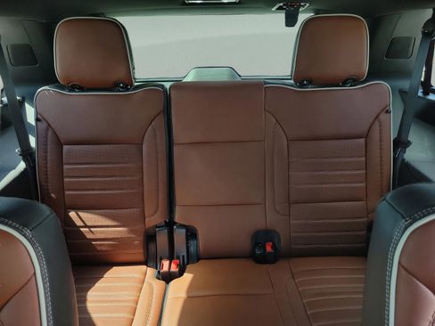 Used 2023 GMC Yukon Denali Ultimate image 9