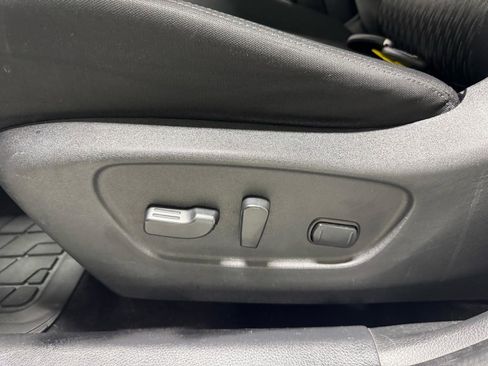 Used 2017 Nissan Rogue SV FWD image 17