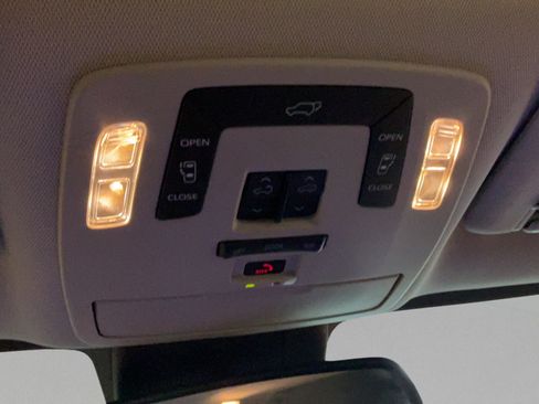 Certified 2025 Toyota Sienna XLE FWD image 21
