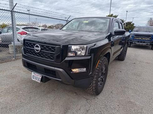Used 2022 Nissan Frontier SV image 3