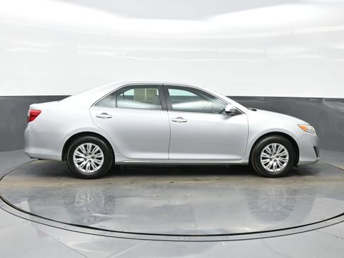 Used 2013 Toyota Camry LE image 7