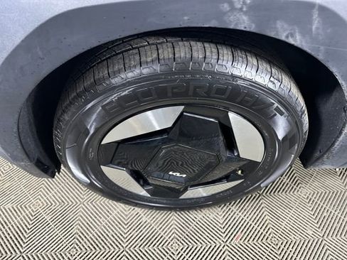 Used 2024 Kia EV9 Wind image 10