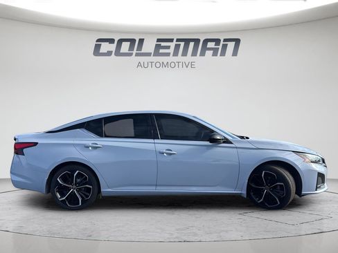 Used 2023 Nissan Altima 2.5 SR w/ SR Premium Package image 6