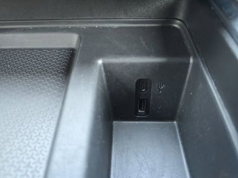 Used 2025 GMC Acadia Elevation image 6