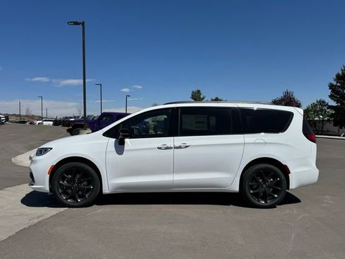 New 2026 Chrysler Pacifica Limited w/ S Appearance Package AWD/4WD image 2