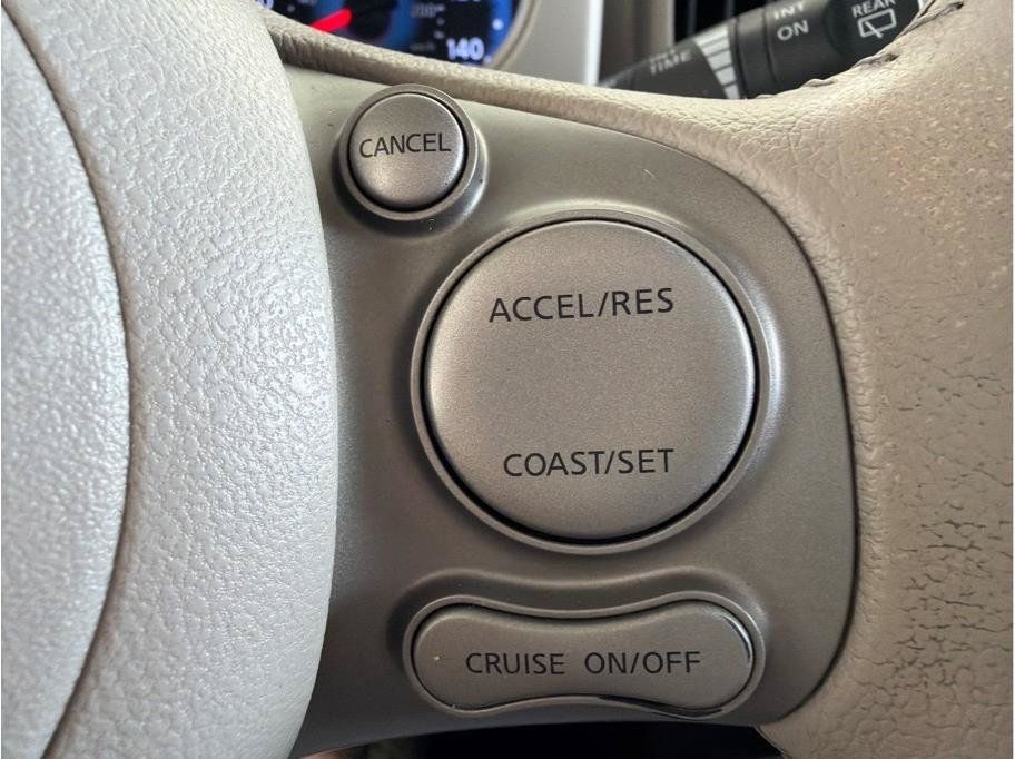 Used 2013 Nissan Cube FWD image 18