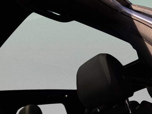 Used 2020 Land Rover Discovery Sport SE R-Dynamic image 26