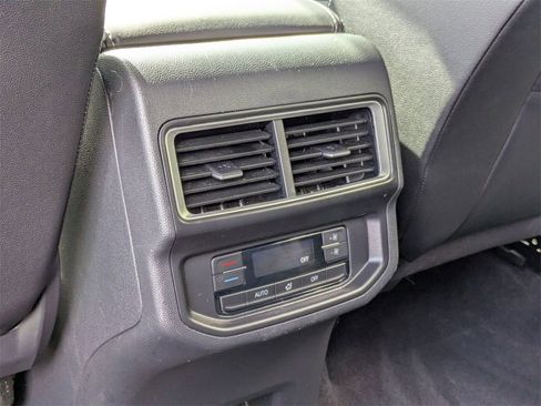 Used 2025 Volkswagen Atlas SE image 26